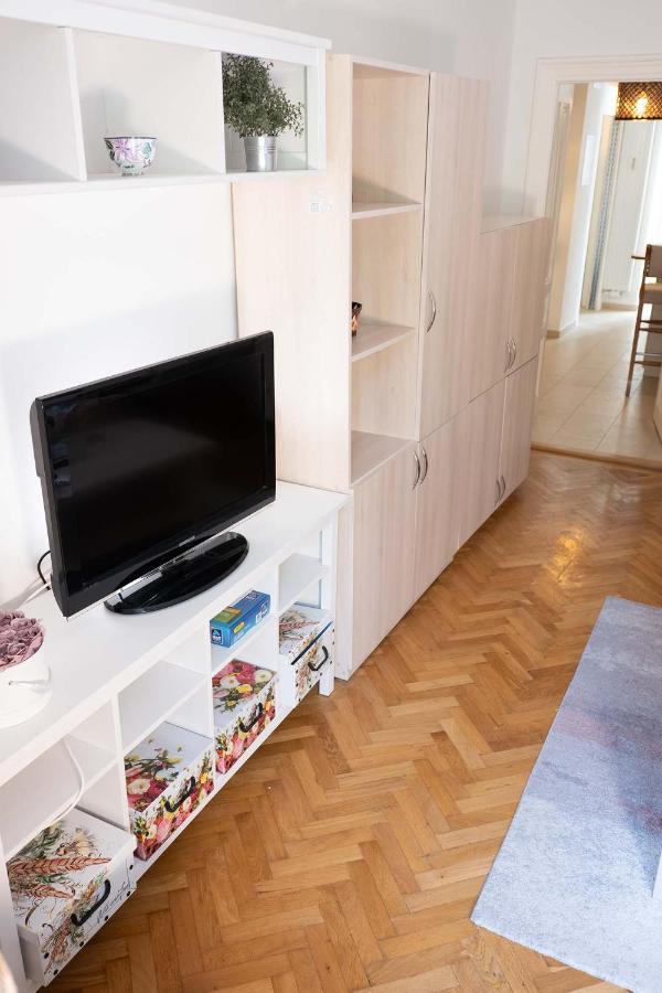 2 Rooms & Balcony - Top Location! Viena Exterior foto