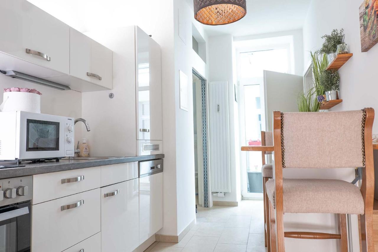 2 Rooms & Balcony - Top Location! Viena Exterior foto
